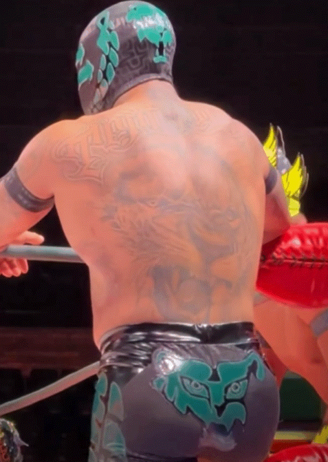 Templario's back tattoo breathing'