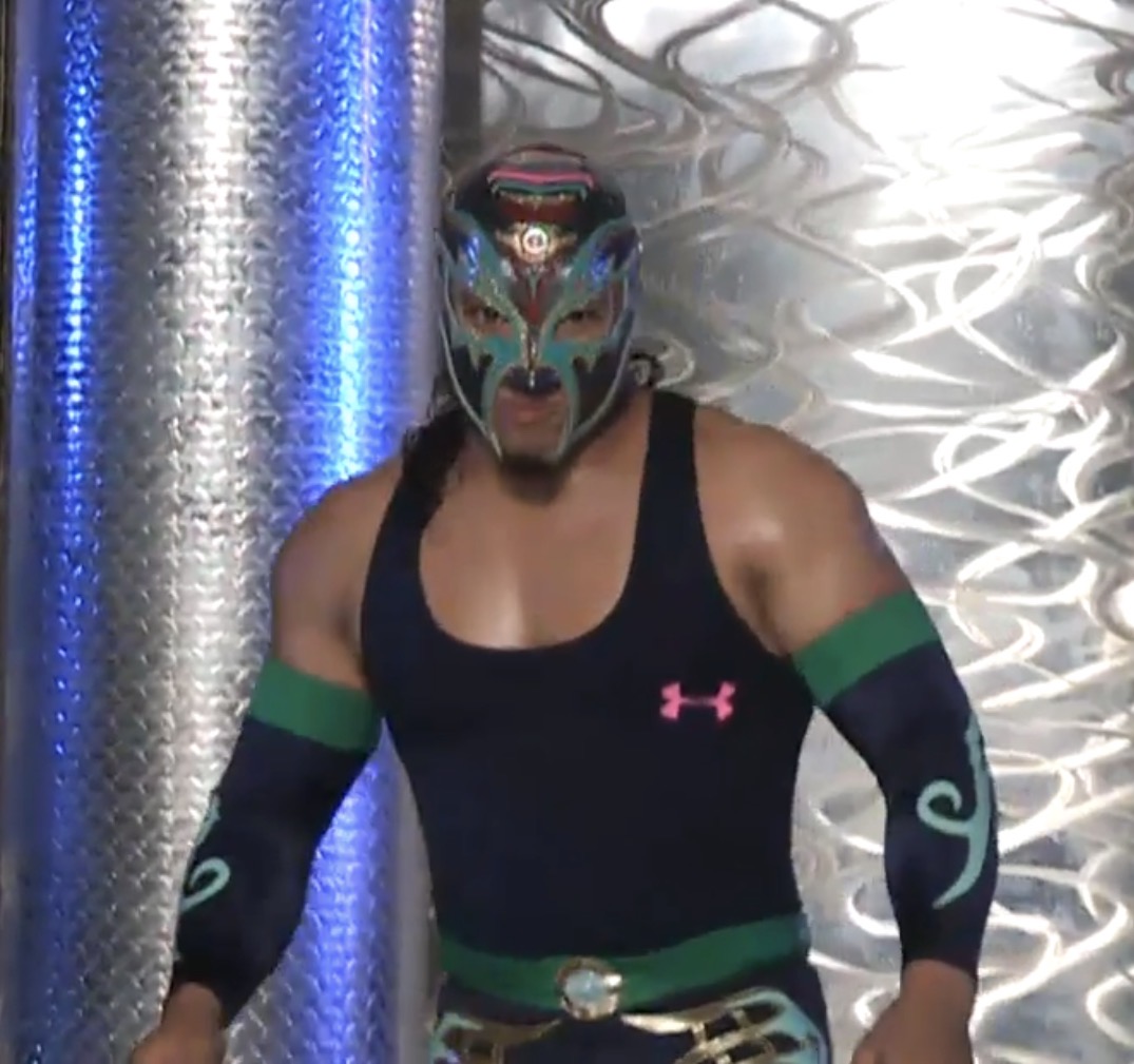 Titán with no chest scar
