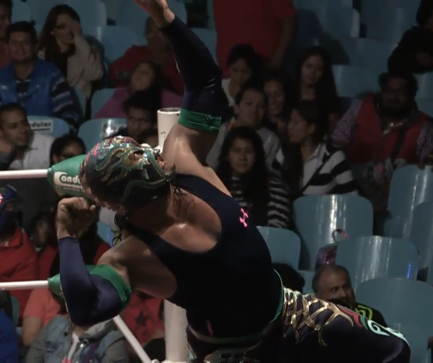 Titán on ropes with no chest scar
