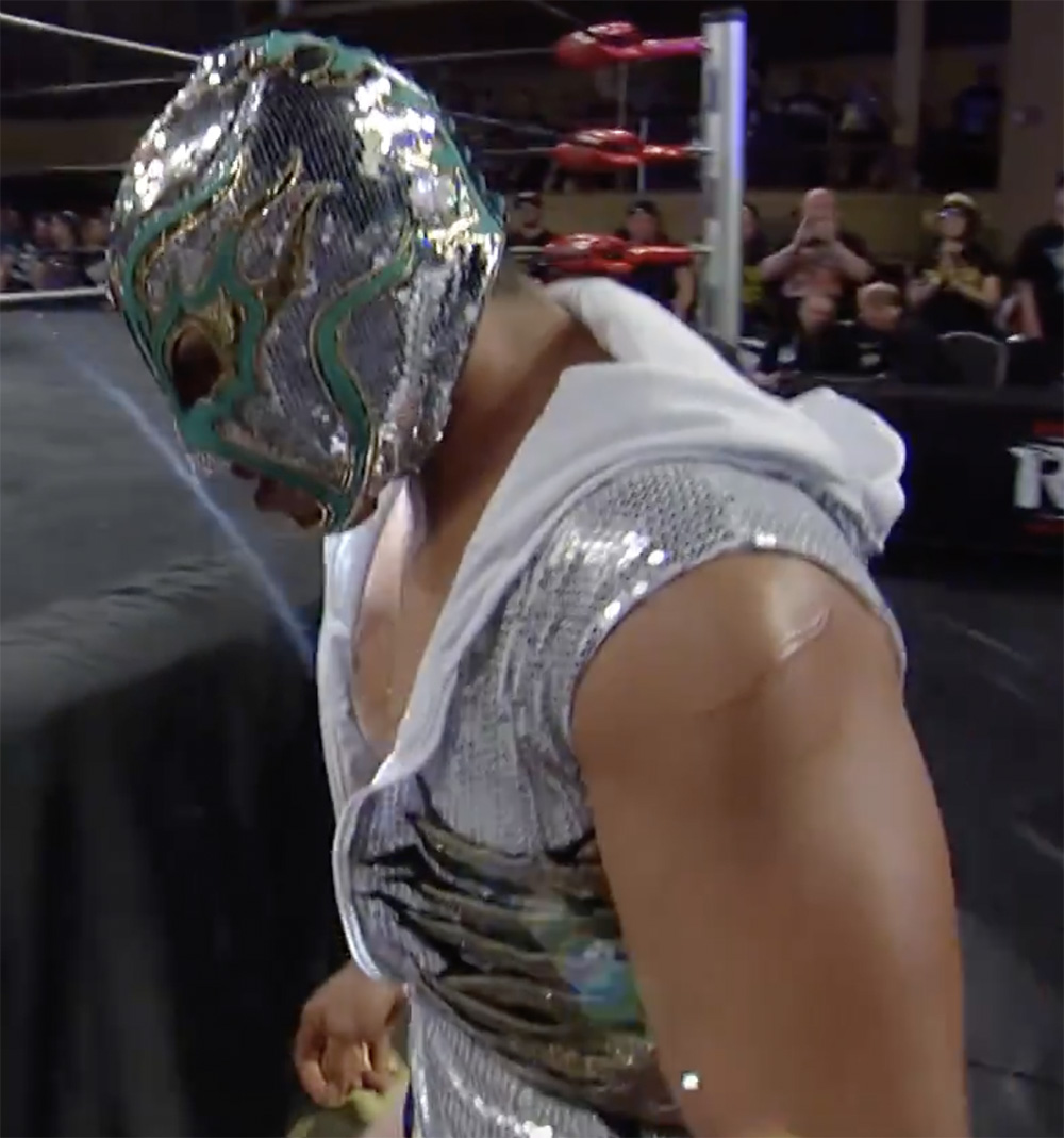 Titán left shoulder