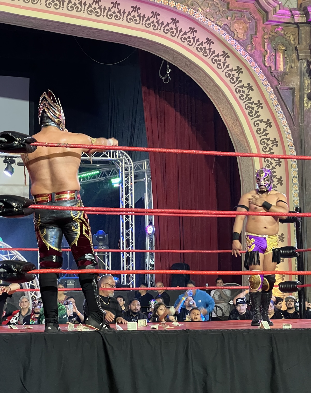 laredo kid facing off